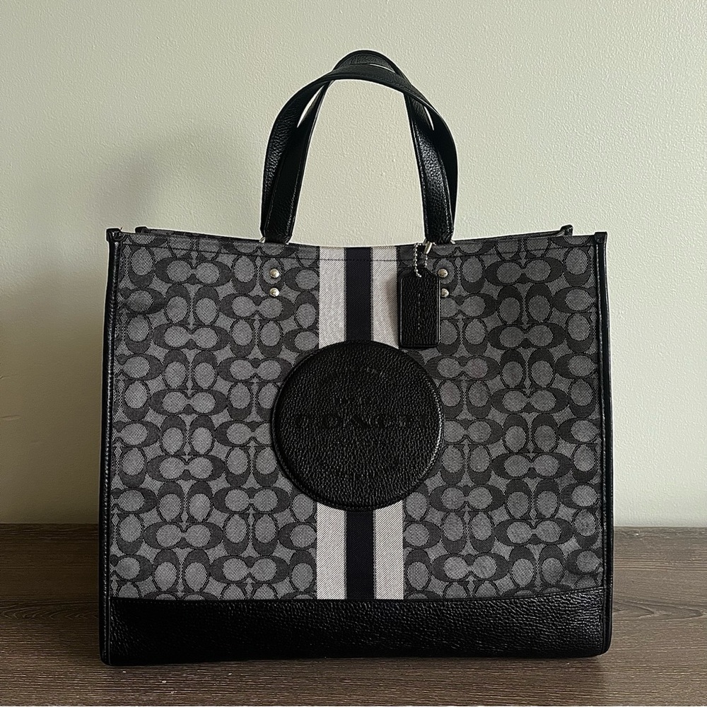 Dempsey Tote 40 In Signature Jacquard With Stripe And Coach Patch